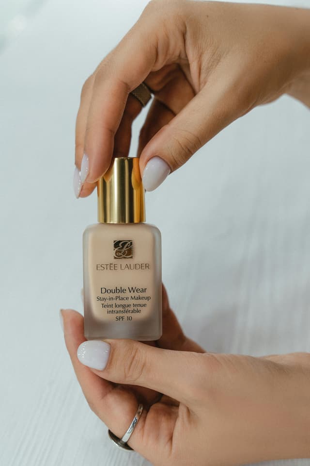 Povestea Estée Lauder: viziunea feminină care a construit un imperiu al frumuseții