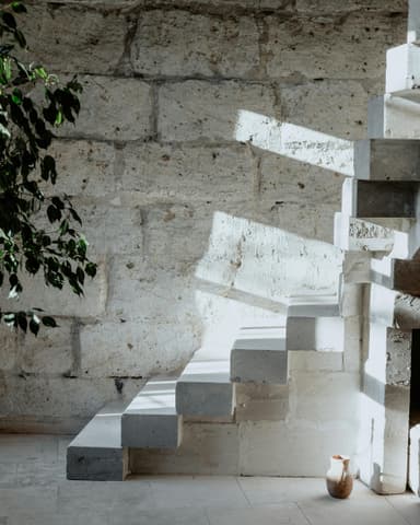 Brățări rigide – minimalism și rafinament industrial