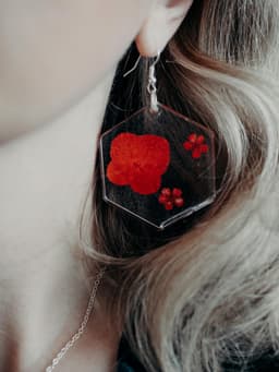 Trend alert: bijuterii cu forme geometrice îndrăznețe