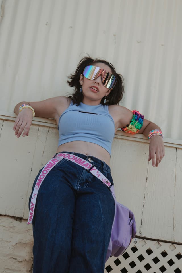Moda anilor 2000 revine: piese Y2K la modă în 2025
