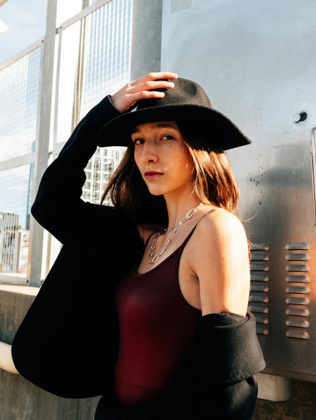 Interviu cu un model român care defilează pentru Chanel: viața dincolo de podium