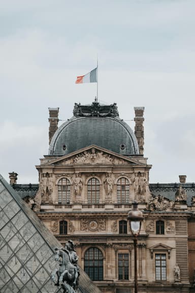 Povestea Hermès: de la selărie pariziană la genți iconice de lux