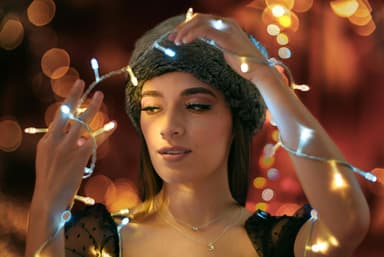Accesorii pentru sezonul festiv: strălucire și eleganță
