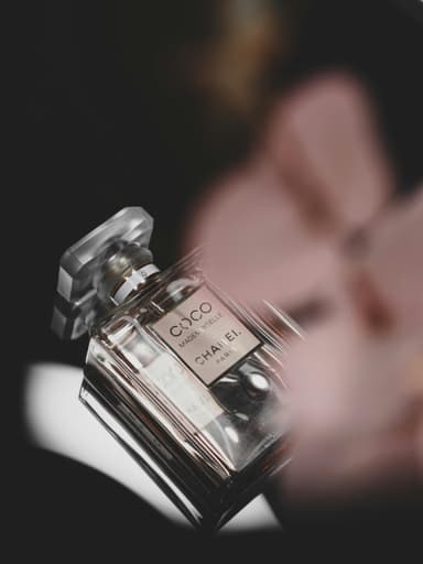 Povestea Chanel: cum a transformat Coco Chanel bijuteria de costum în lux atemporal