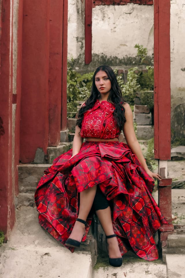 Tendințe haute couture 2025: ce preiau designerii români din marile case de modă