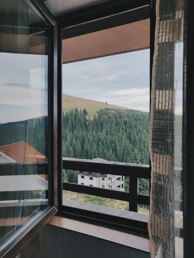 Top baruri de rooftop în România în 2025