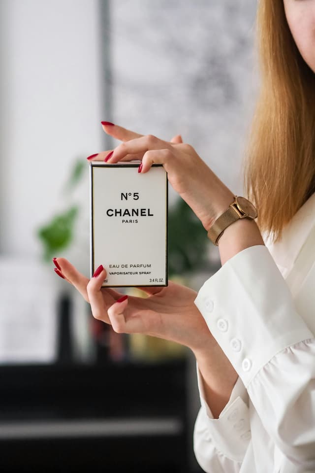 Povestea Chanel No. 5: parfumul revoluționar care a redefinit feminitatea