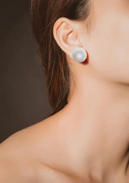Accesorii perlate – modern vs clasic reconsolidat