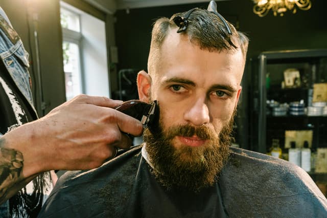 Barber shop acasă: ghid de îngrijire a bărbii și mustății