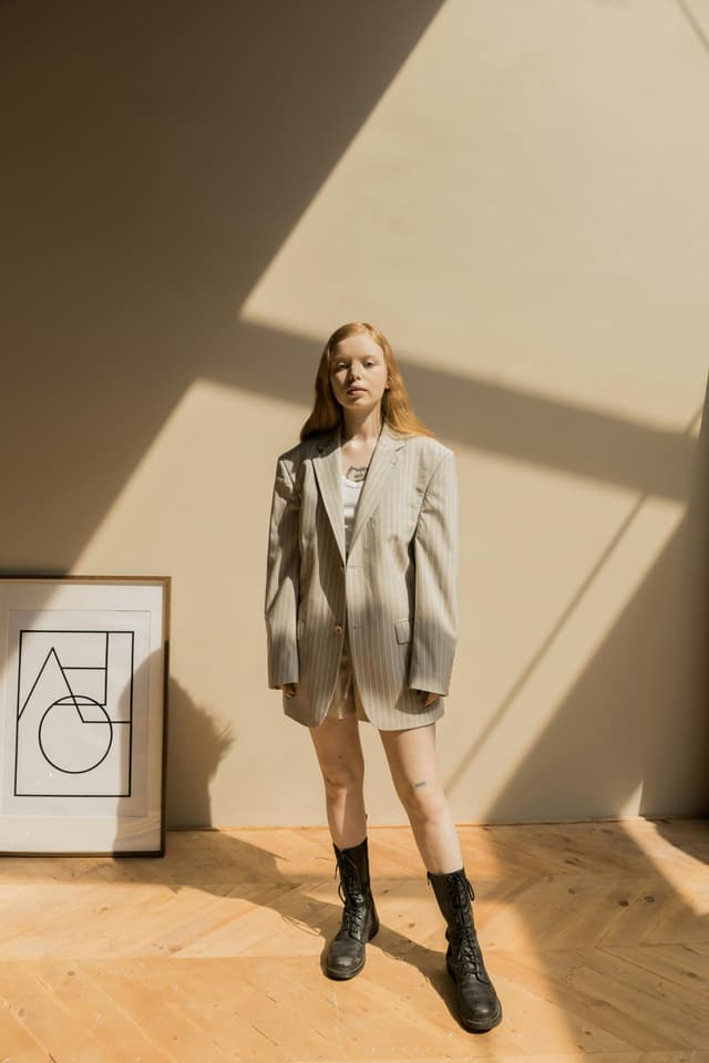 Blazer oversized & fustă midi – combinație power-woman