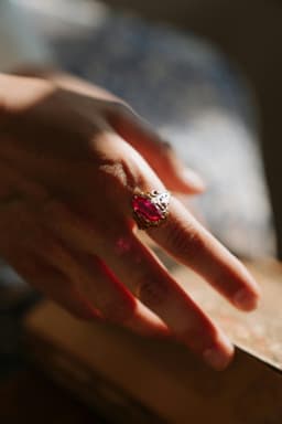 Bijuterii inspirate din natură: eleganță și rafinament