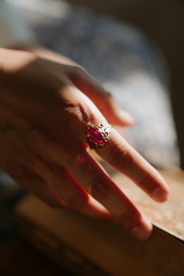 Bijuterii inspirate din natură: eleganță și rafinament