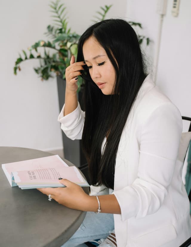 Evadare literară: 5 cărți de lifestyle și dezvoltare personală recomandate de CEO