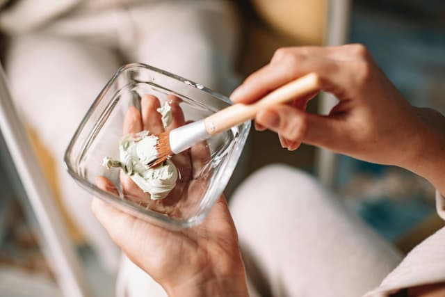 În ce merită să investești: tratamente faciale de lux vs. produse cosmetice de top