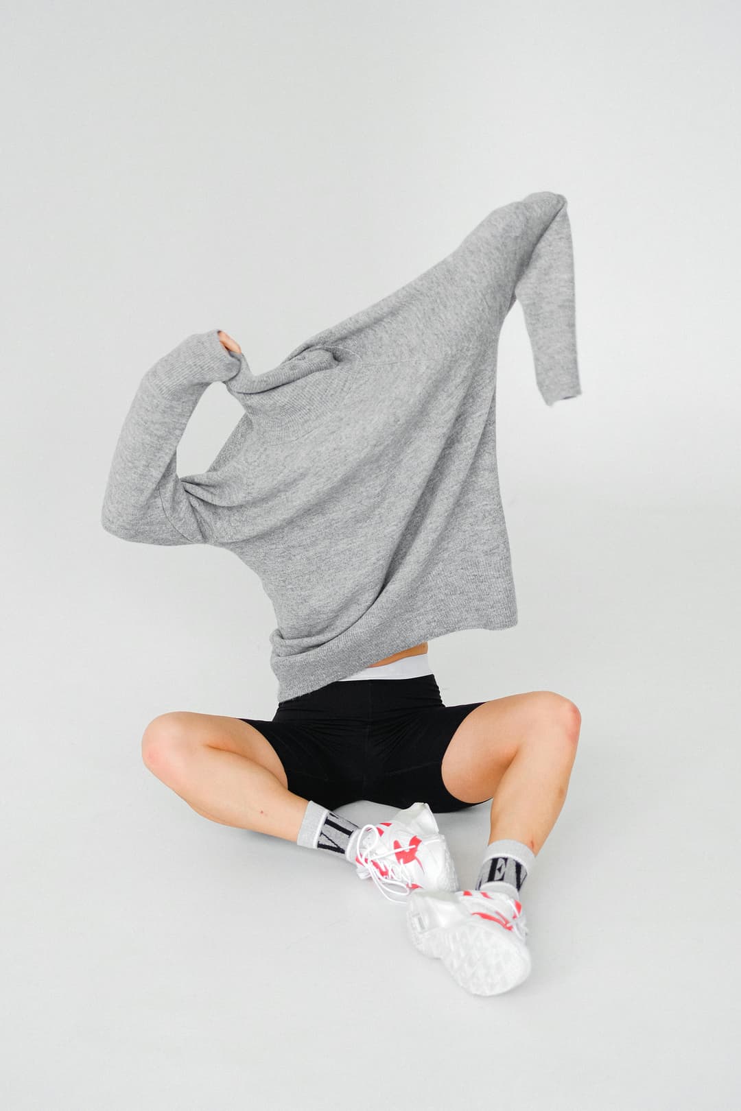 Haine de sală care se poartă și pe stradă: trendul athleisure