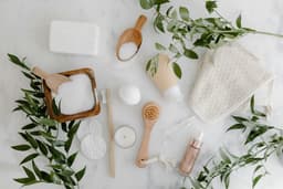 Skincare cu ingrediente naturale: top produse 2025