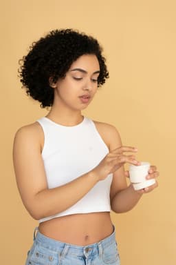 Top 5 produse de machiaj esențiale pentru un look natural