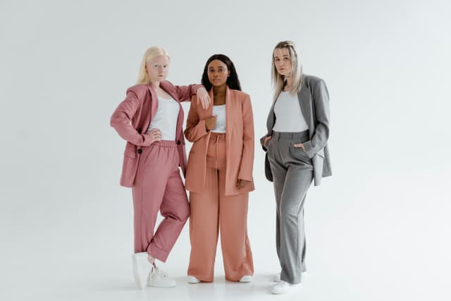 Pantofi peep‑toe: revenire în tendințe & cele mai chic ținute