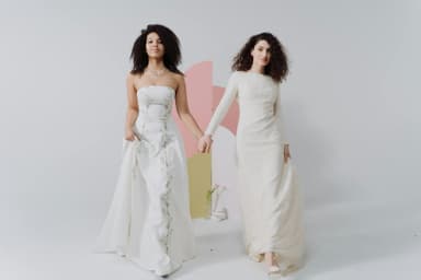 Tendințe în moda de mireasă 2025: rochii, machiaj și coafuri