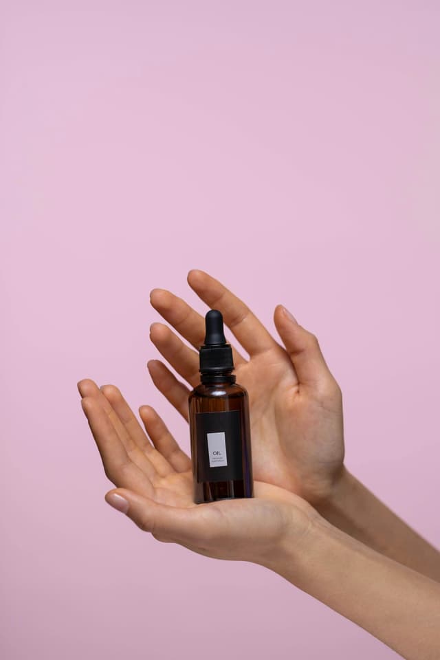 Ghid de îngrijire anti-îmbătrânire: secrete din laboratoarele brandurilor de lux