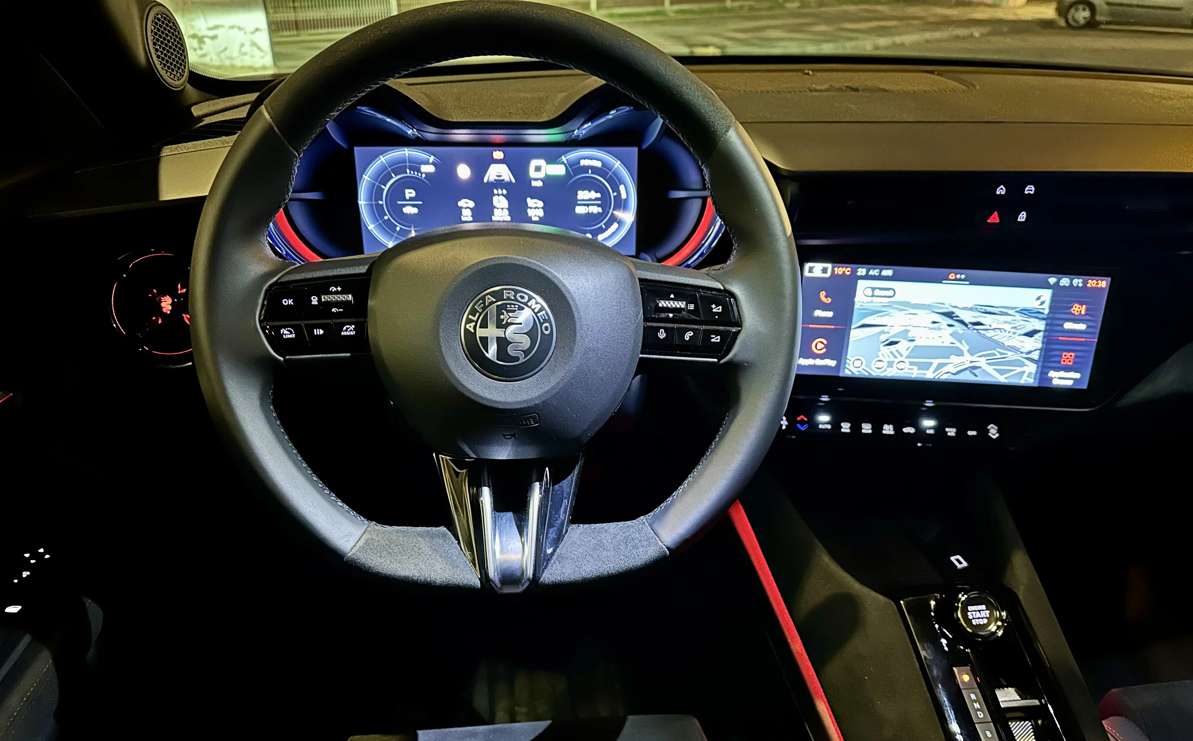 Test drive Alfa Romeo Junior Veloce electrică – esența spiritului sportiv italian, într-un format compact și sustenabil