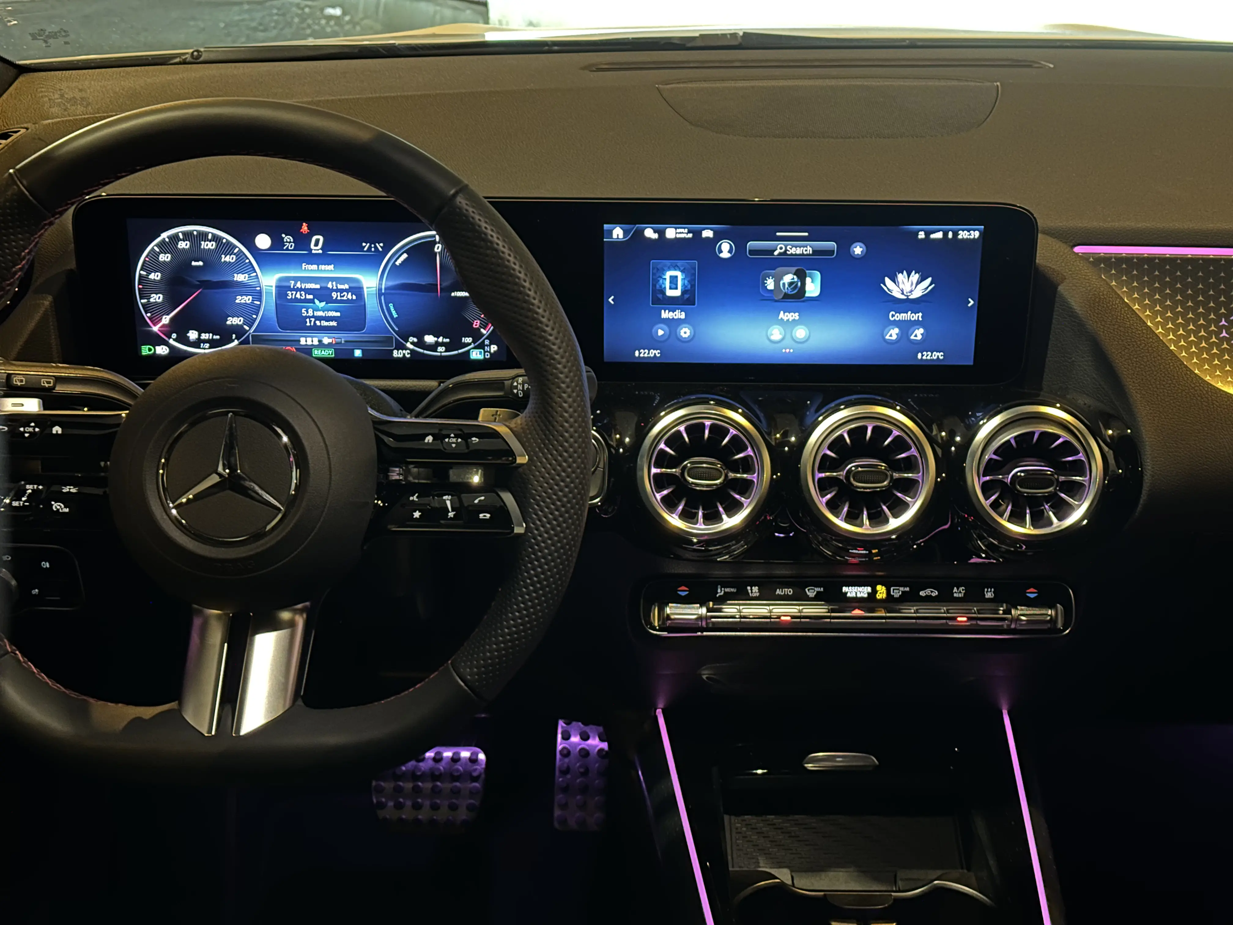 Test drive Mercedes GLA 250e: SUV-ul hibrid perfect pentru oraș