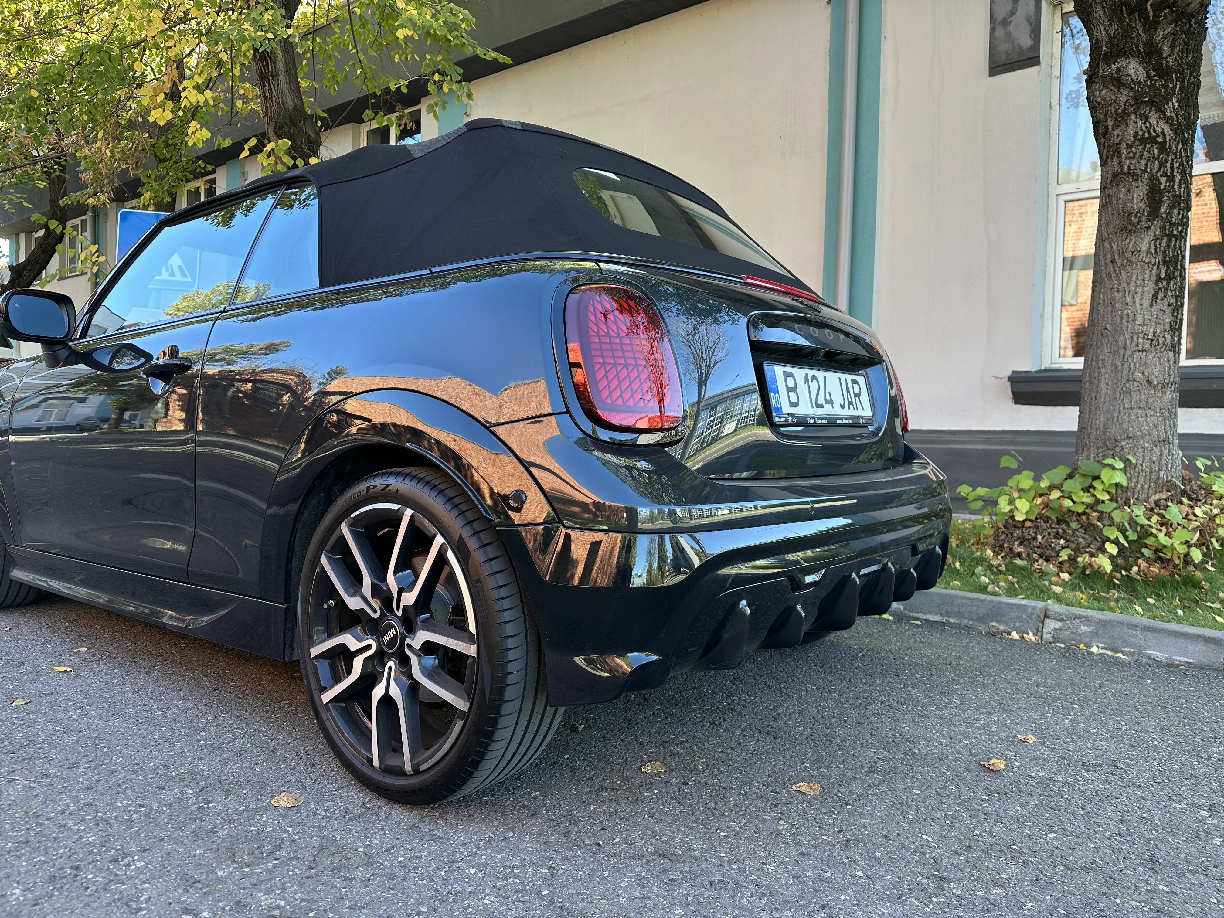 Test drive Mini Cooper Cabrio 2025: Surprizele ascunse ale decapotabilei premium